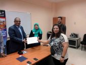 "مياه سوهاج" تكرم عددا من العاملين لاجتيازهم برنامج التعامل مع الصم