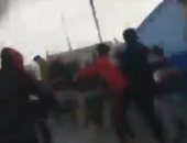 شاهد.. إطلاق الرصاص على المتظاهرين مقابل مديرية شرطة ذى قار فى العراق