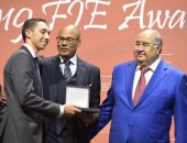 الاتحاد الدولى للسلاح يكرم محمد حمزة متصدر التصنيف العالمى للشيش.. صور