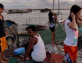 ارتفاع مياه البحار يهدد قرية بالغرق فى الفلبين