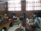 محافظ شمال سيناء يلتقى تجار المحافظة لتوفير جميع احتياجات المواطنين