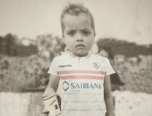 هنيدى بـ تيشيرت الزمالك.. تحفيل نجم الكوميديا على صورته طفلا لا ينتهى