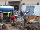 إصلاح كسر ماسورة بشمال الجيزة وإزالة أكشاك مخالفة بالعمرانية.. صور