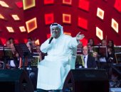 نبيل شعيل يحيى حفله بموسم الرياض على "كرسى" بعد منير وشعبان عبد الرحيم