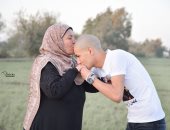 شاب يتحدى السرطان بكفر الشيخ.. وأصدقاؤه يطلقون هاشتاج على مواقع التواصل لدعمه