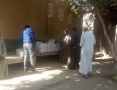 صور .. محافظ أسيوط يوزع ربع طن لحوم بقرية عرب الكلابات بمركز الفتح