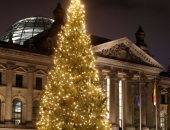 صور.. شوارع ألمانيا تتزين بأشجار عيد الميلاد استعدادا لاحتفالات الكريسماس