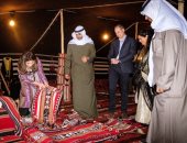 الأمير وليام يقضى وقتا فى خيمة كويتية تقليدية ويلتقى طلاب الجامعات.. صور