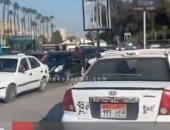 فيديو.. زحام مرورى أمام جامعة القاهرة بالاتجاهين بسبب زيادة الأحمال