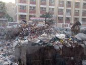 قارئ يشكو من انتشار القمامة بشارع  الأربعين بعين شمس أمام مجمع المدارس