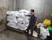 "أيمن عادل".. قصة نجاح شاب من صانع أحذية رياضية لصاحب مصنع بالمنوفية