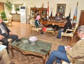 محافظ أسيوط يلتقى رئيسا مدينتى "أسيوط الجديدة وناصر" لإستعراض الموقف التنفيذى للمشروعات