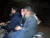 مريض يستقل دراجة بخارية بـ"محلول" للبحث عن طبيب فى قنا