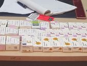 ضبط راكب بمطار القاهرة حاول تهريب كمية كبيرة من الأقراص المخدرة