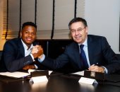 رسميا.. برشلونة يمدد عقد نجمه الشاب انسو فاتى حتى 2022 