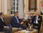 رئيس جامعة القاهرة يستقبل سفير الاتحاد الأوروبى لبحث التعاون المشترك