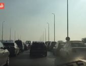 فيديو.. حادث تصادم يتسبب فى زحام أعلى محور صفط اتجاه جامعة القاهرة