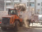 رفع 480 طن نواتج هدم بشارعى صبرى أبو علم وعاطف السادات فى شبين الكوم