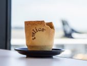 نيوزيلندا تختبر فناجين قهوة صالحة للأكل على متن طائراتها للحفاظ على البيئة