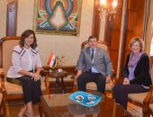 وزيرة الهجرة تستقبل حفيد محمد صدقى أول طيار مدنى وأحد رموز المصريين بالخارج