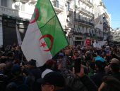 الجزائر يواصل جمعته الـ42 الرافضة لانتخابات الرئاسة قبل مناظرة المرشحين الـ5