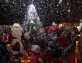 إضاءة 25 ألف مصباح فى قرية بلجيكية احتفالا بأعياد الميلاد