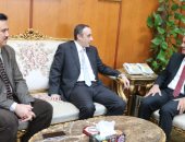 رئيس جامعة المنوفية يعقد اجتماعا مع رئيس الجامعة المصرية للتعليم الإلكترونى