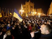 مظاهرات حاشدة فى أوكرانيا لمطالبة زيلينسكى بعدم الرضوخ لضغوط موسكو