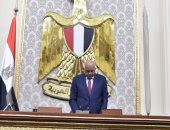 صور.. رئيس البرلمان يطالب النواب بعدم مغادرة القاعة لتأبين النائب محمد بدوي دسوقي
