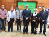 صور.. رئيس جامعة المنوفية يلتقى بالفنانة مديحة حمدى والمخرج فهمى الخولى