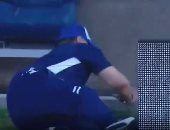 فيديو.. سقوط كوميدي لمارادونا فى مباراة فريقه بالدوري الأرجنتيني