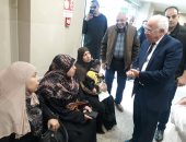 صور.. محافظ بورسعيد يتفقد مستشفى السلام ويوجه بتوفير الرعاية للمرضى