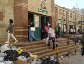 شكوى من انتشار القمامة أمام محطة مترو عزبة النخل