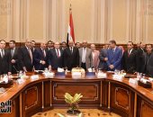"دفاع البرلمان" تكرم رئيس النواب وتهدية موسوعة وصف مصر