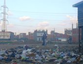 صور.. اضبط مخالفة.. القمامة تحاصر شوارع منشية مبارك بالمحلة