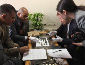 لجنة متخصصة تؤكد أثرية 31 عملة خرجت من الصين بطريقة غير شرعية.. صور