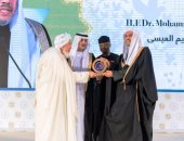 خلال مراسم احتفال دولي.. وزير التسامح الإماراتي يُسلّم أمين عام رابطة العالم الإسلامي جائزة تعزيز السِّلم.. إدارة الجائزة: د.العيسى من الشخصيات العالمية التي تسعى إلى نشر ثقافة السلم والتسامح
