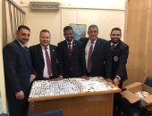 صور.. جمارك مطار القاهرة تضبط محاولة تهريب عدد من الأقراص المخدرة