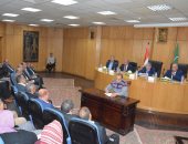 محافظ المنيا يبحث مع وفد وزارة التخطيط اجراءات تنفيذ التحول الرقمى بالمديريات