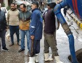 صور.. شفط تجمعات مياه الأمطار بأماكن متفرقة فى شبين الكوم