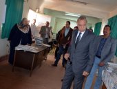 محافظ القليوبية يحيل مدير الشئون الإدارية للتحقيق.. ويوجه بتطوير مكتب "مشروعك" 