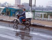أمطار غزيرة بأغلب أنحاء الجمهورية تمتد للقاهرة والجيزة.. الأرصاد للمواطنين: ارتدوا الملابس الشتوية الثقيلة.. وتكشف: انخفاض 3 درجات بحرارة الجو والعظمى بالعاصمة 19.. ونشاط للرياح مثير للرمال والأتربة