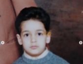 رامى جمال ممازحا والدته بسبب صور طفولته :"علشان كنت مش دريان تصورينى كده"