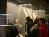 طلاب من مختلف العلم يزورون متحف الحضارة قبل منتدى شباب العالم