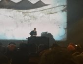 فيديو وصور الرسم بالرمال.. رسومات عن مصر وأفريقيا والعالم فى مسرح شباب العالم