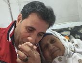 أحمد شيبة يطمئن جمهوره عن حالة والدته الصحية:بقيت بخير وبتدعليكم 