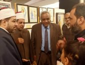 رئيس قطاع المعاهد الأزهرية يتفقد ترتيبات المعرض الفنى الأول للموهوبين.. صور