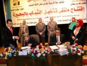 وزير القوى العاملة ومحافظ البحيرة يشهدان توقيع 36 اتفاقية عمل
