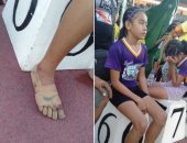 طفلة فلبينية تفوز بـ3 ميداليات ذهبية بدون حذاء وترسم علامة "نايك" على قدمها