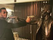 محمد رمضان يلتقط صورة مع تمثاله.. ويعلق: "نافس نفسك علشان تستمر"